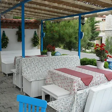 Ela Hotel