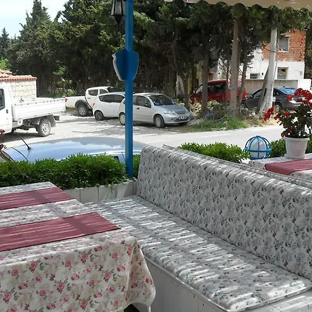 Ela Hotel