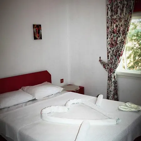 Ela Hotel 2*